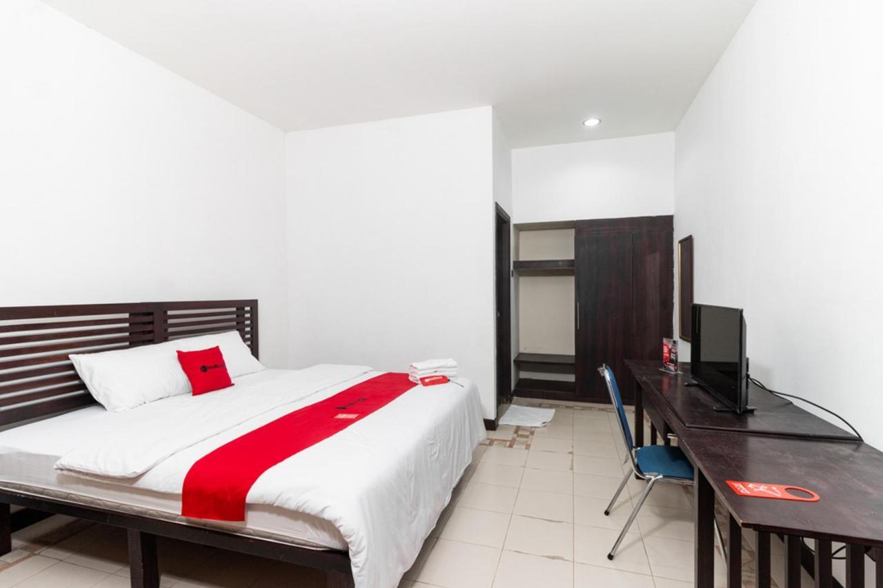 RedDoorz near Bahu Mall Manado Malalayang Exterior foto